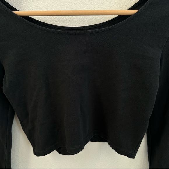 Brandy Melville Black long sleeve crop top - Picture 3 of 5